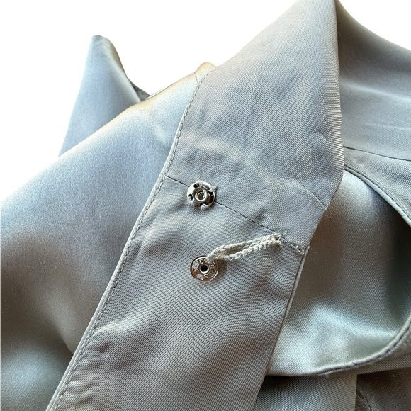 Draper's & Damon's Women's Silver 100% Silk Blouse Size 6P - Picture 9 of 9